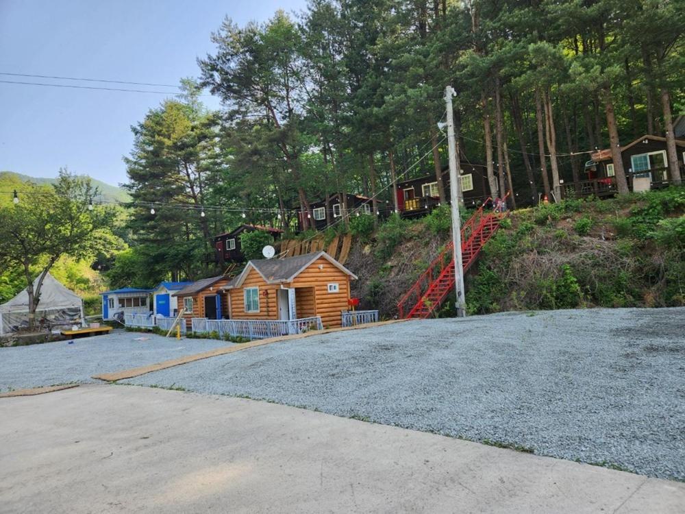 Hongcheon Gongjaksan Recreational Forest Pension חדר תמונה