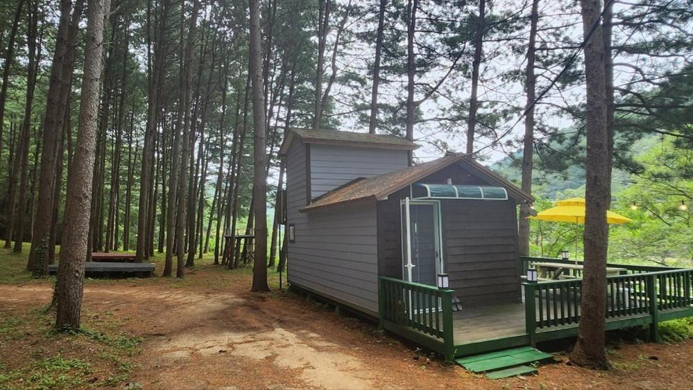 Hongcheon Gongjaksan Recreational Forest Pension מראה חיצוני תמונה